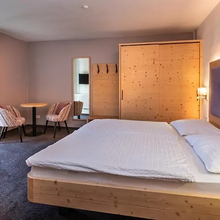 Garni Pramstrahler 3*